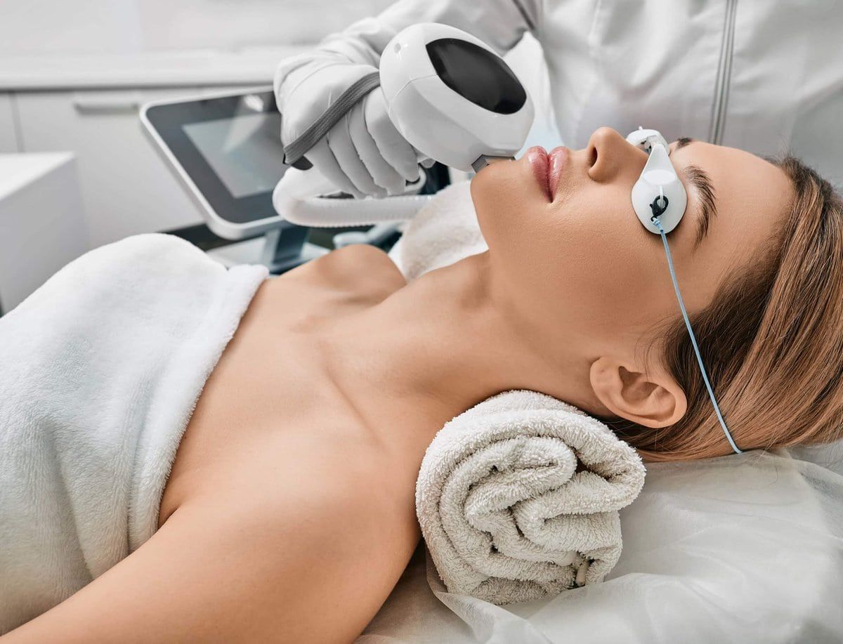 INTENSE PULSED LIGHT (IPL) TREATMENT: USES AND WHAT TO EXPECT