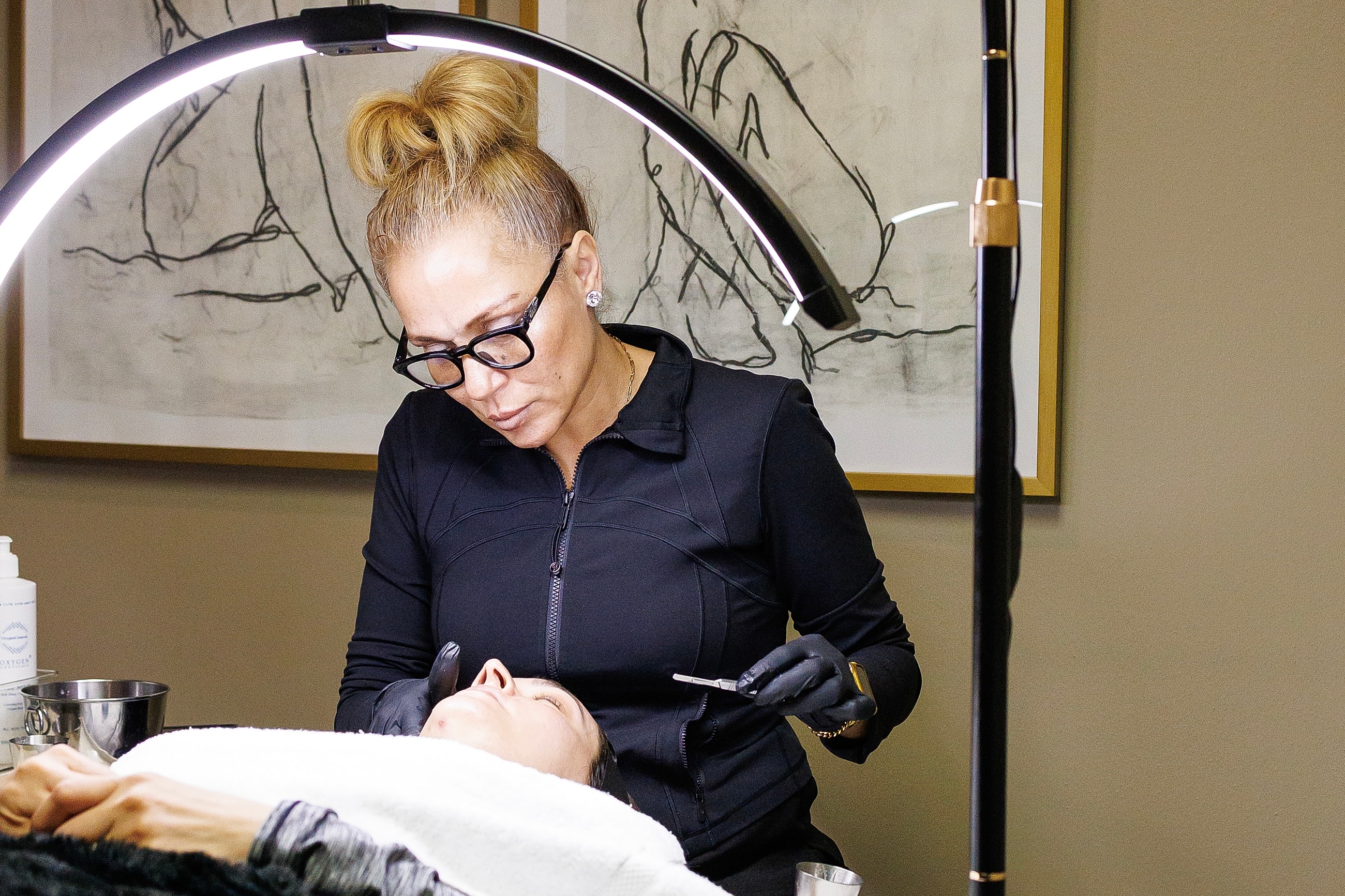 Woman with curly hair and natural makeup.